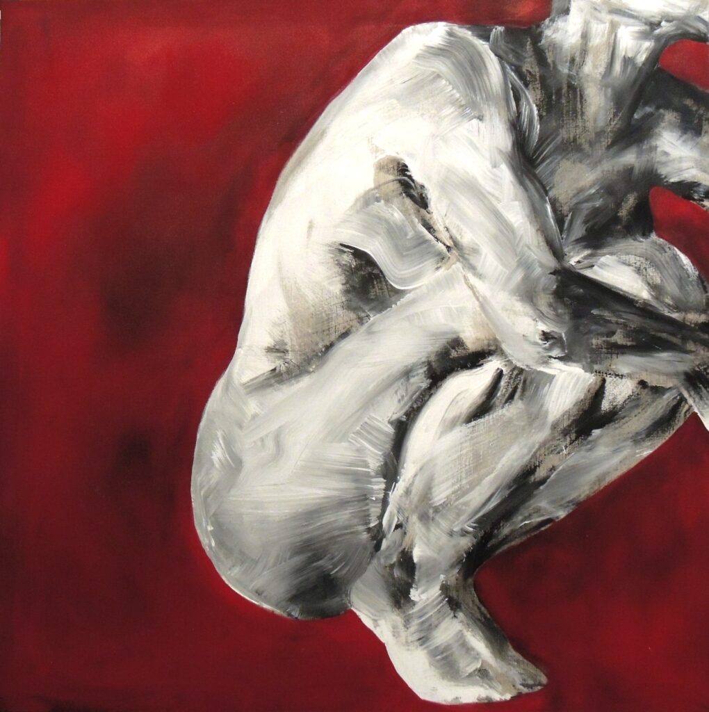Peinture acrylique d'un corps nu accroupi, en noir et blanc, sur un fond rouge uni